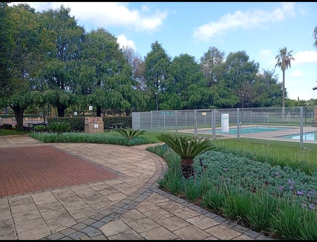 2 BEDROOM TOWNHOUSE FOR SALE IN EQUESTRIA